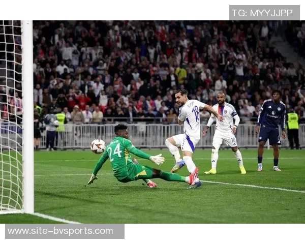 曼晚分析：拉门斯扑救表现优于奥纳纳阻止进球数更胜一筹