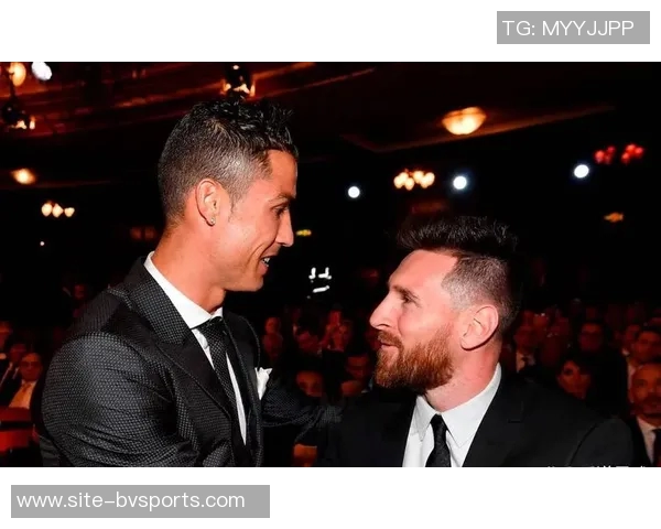 特朗普白宫新风尚与C罗合影高调挂墙引发热议 特朗普白宫新风尚与C罗合影高调挂墙引发热议